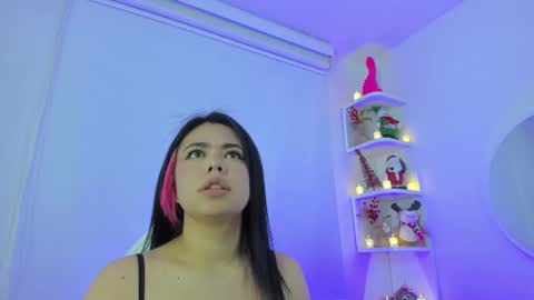 Snapshot of rosse_amyy chatting on November 18, 2025, 12:09 pm online show from November 18, 2025, 12:09 pm