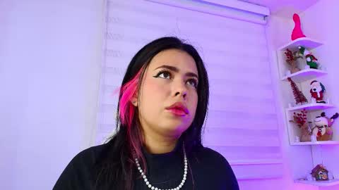 Snapshot of rosse_amyy chatting on November 28, 2025, 11:46 am online show from November 28, 2025, 11:46 am