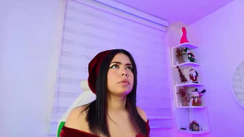 Snapshot of rosse_amyy chatting on December 1, 2025, 11:48 am online show from December 1, 2025, 11:48 am