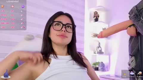 Snapshot of rosse_amyy chatting on May 13, 2026, 6:27 pm online show from May 13, 2026, 6:27 pm