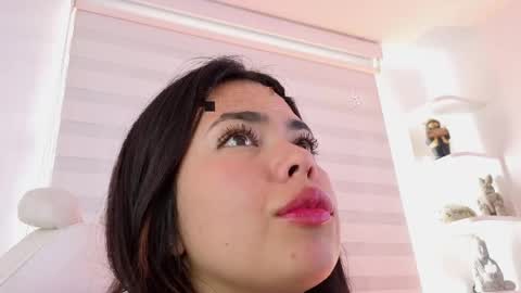 Snapshot of rosse_amyy chatting on May 18, 2026, 7:09 pm online show from May 18, 2026, 7:09 pm