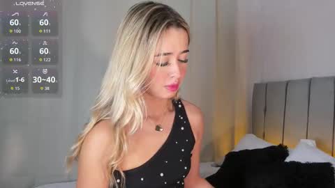 Snapshot of rossedaw_ chatting on December 15, 2025, 6:12 pm Rosse Daw Independent model online show from December 15, 2025, 6:12 pm