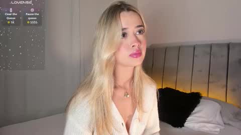 Snapshot of rossedaw_ chatting on December 16, 2025, 10:15 pm Rosse Daw Independent model online show from December 16, 2025, 10:15 pm