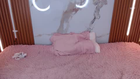 Rossi Hill online show from November 23, 2025, 7:35 pm