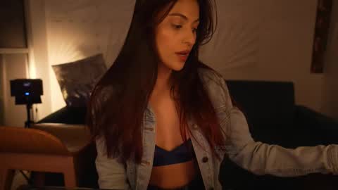 Rossey online show from December 17, 2025, 1:33 am