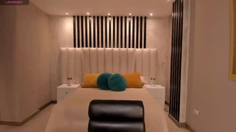 Rossie Rivers online show from December 19, 2025, 1:40 pm