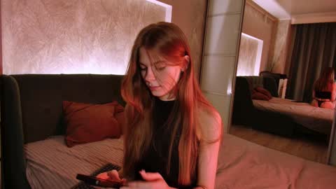 rosy_black_ online show from December 3, 2024, 6:37 am