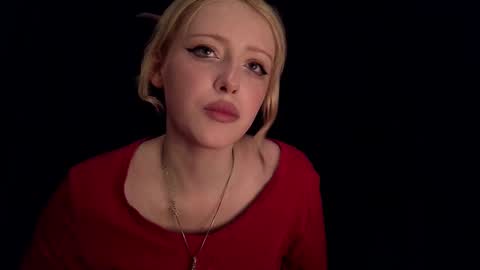 Snapshot of rosy_petal chatting on October 15, 2025, 10:59 am rosy_petal online show from October 15, 2025, 10:59 am