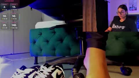 Snapshot of rosyejones chatting on November 21, 2025, 4:11 am rosyejones online show from November 21, 2025, 4:11 am