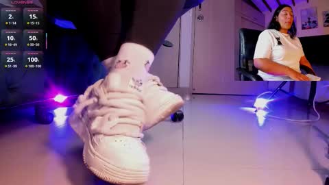 Snapshot of rosyejones chatting on November 27, 2025, 3:08 am rosyejones online show from November 27, 2025, 3:08 am