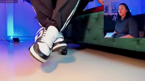 Snapshot of rosyejones chatting on December 2, 2025, 3:12 am rosyejones online show from December 2, 2025, 3:12 am