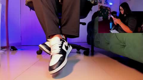 Snapshot of rosyejones chatting on December 4, 2025, 3:05 am rosyejones online show from December 4, 2025, 3:05 am