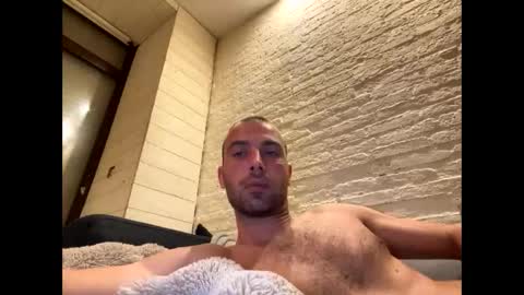 Snapshot of rotteei1 chatting on September 25, 2025, 5:16 pm rotteei1 online show from September 25, 2025, 5:16 pm