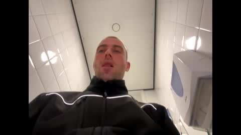 Snapshot of rotteei1 chatting on October 10, 2025, 9:30 am rotteei1 online show from October 10, 2025, 9:30 am