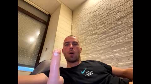 Snapshot of rotteei1 chatting on October 11, 2025, 3:43 pm rotteei1 online show from October 11, 2025, 3:43 pm