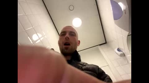 Snapshot of rotteei1 chatting on October 13, 2025, 11:21 am rotteei1 online show from October 13, 2025, 11:21 am