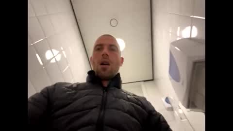 Snapshot of rotteei1 chatting on October 14, 2025, 8:26 am rotteei1 online show from October 14, 2025, 8:26 am