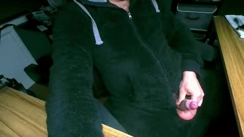 Snapshot of roughwonder chatting on January 7, 2025, 5:43 am Luke online show from January 7, 2025, 5:43 am