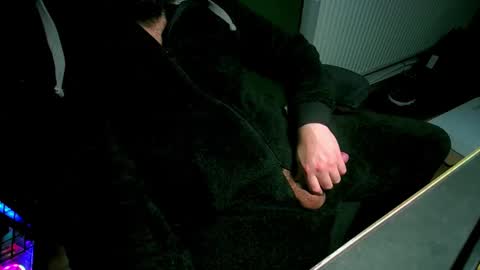 Snapshot of roughwonder chatting on February 21, 2025, 7:23 am Luke online show from February 21, 2025, 7:23 am