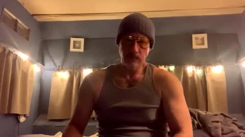 roundthebend8 online show from January 22, 2025, 4:44 am