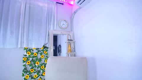 rous_25 online show from December 15, 2024, 4:59 pm