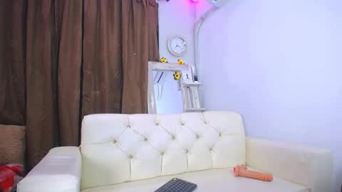 rous_25 online show from March 12, 2025, 3:40 pm