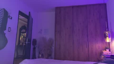 Snapshot of rouse_leon chatting on June 10, 2026, 10:52 pm Rouse leon online show from June 10, 2026, 10:52 pm