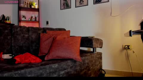 Snapshot of rouse_xoxo chatting on April 18, 2026, 7:58 pm sofia online show from April 18, 2026, 7:58 pm