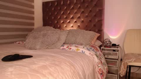 Snapshot of rouss_henao chatting on April 14, 2026, 12:05 am Rouss marie henao online show from April 14, 2026, 12:05 am