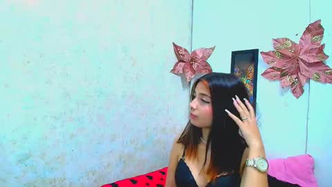 rousse_violet online show from February 3, 2025, 7:31 pm