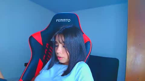 rousse_violet online show from November 12, 2025, 12:00 am