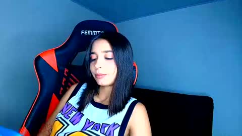 Snapshot of rousse_violet chatting on July 24, 2026, 12:41 am rousse_violet online show from July 24, 2026, 12:41 am