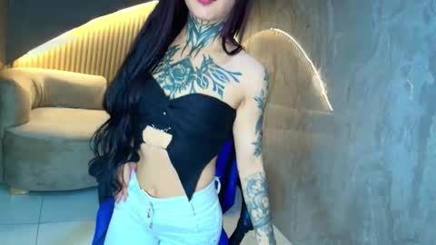 Snapshot of roux_r chatting on November 23, 2025, 7:46 pm Roux online show from November 23, 2025, 7:46 pm