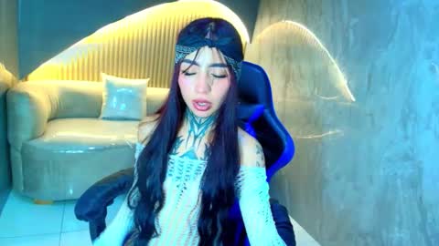 Snapshot of roux_r chatting on November 26, 2025, 8:21 pm Roux online show from November 26, 2025, 8:21 pm