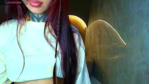 Snapshot of roux_r chatting on February 18, 2026, 9:11 pm Roux online show from February 18, 2026, 9:11 pm