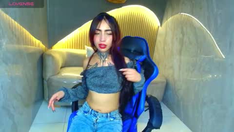 Snapshot of roux_r chatting on February 23, 2026, 8:28 pm Roux online show from February 23, 2026, 8:28 pm