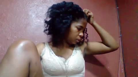 rovaelyah online show from October 23, 2025, 2:44 am