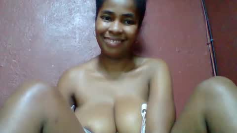 rovaelyah online show from November 19, 2025, 6:19 pm