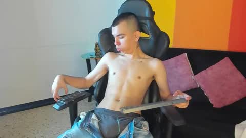 Snapshot of rowancley chatting on November 8, 2025, 1:11 pm Rowan online show from November 8, 2025, 1:11 pm