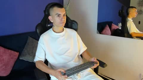 Snapshot of rowancley chatting on November 11, 2025, 11:21 am Rowan online show from November 11, 2025, 11:21 am