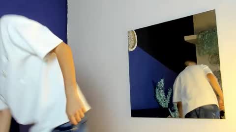 Snapshot of rowancley chatting on December 5, 2025, 8:38 pm Rowan online show from December 5, 2025, 8:38 pm