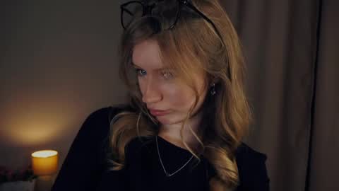 Snapshot of rowenacroyle chatting on February 11, 2025, 4:13 pm Stella online show from February 11, 2025, 4:13 pm