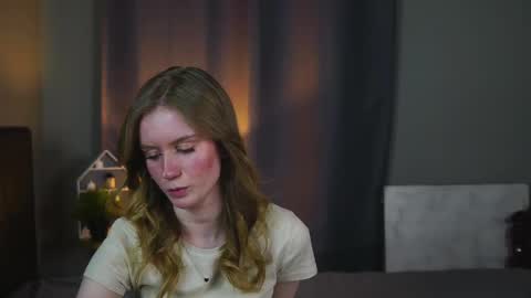 Snapshot of rowenacroyle chatting on February 17, 2025, 8:04 pm Stella online show from February 17, 2025, 8:04 pm