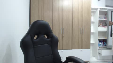 Roxana online show from December 5, 2025, 8:49 pm