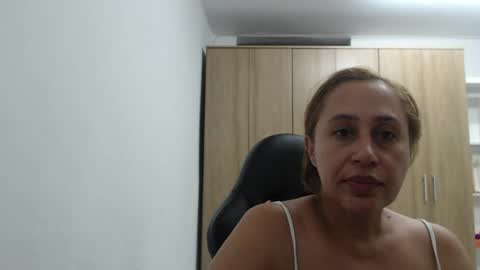 Snapshot of roxanalove7 chatting on April 6, 2026, 4:46 am Roxana online show from April 6, 2026, 4:46 am