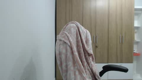 Snapshot of roxanalove7 chatting on April 19, 2026, 1:27 am Roxana online show from April 19, 2026, 1:27 am