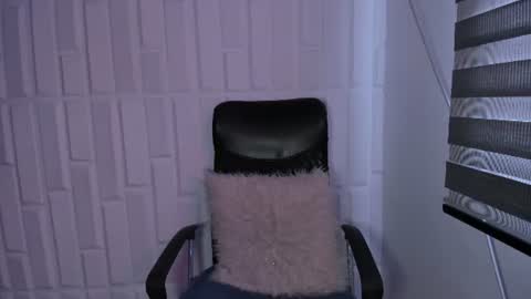 roxanebrown online show from June 17, 2026, 7:26 pm