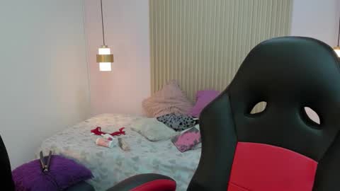 roxanerichie  online show from December 15, 2025, 3:55 am