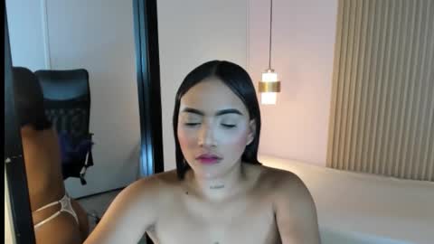 roxanerichie  online show from December 15, 2025, 9:52 pm