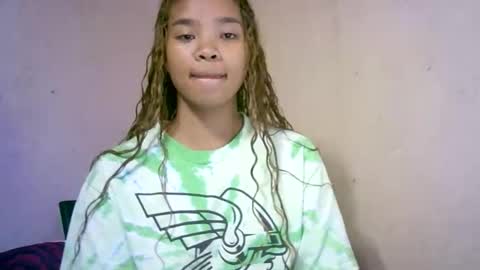 roxanne_98 online show from January 15, 2026, 2:43 pm